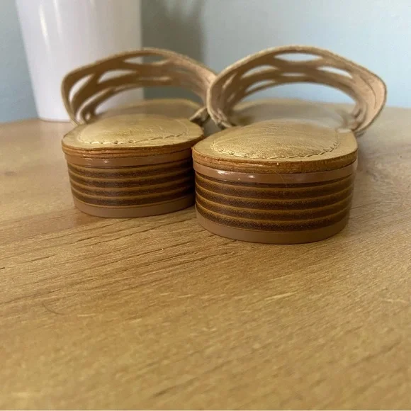 NEW Kelly & Katie Kenzy Gold Sandals - Picture 7 of 9